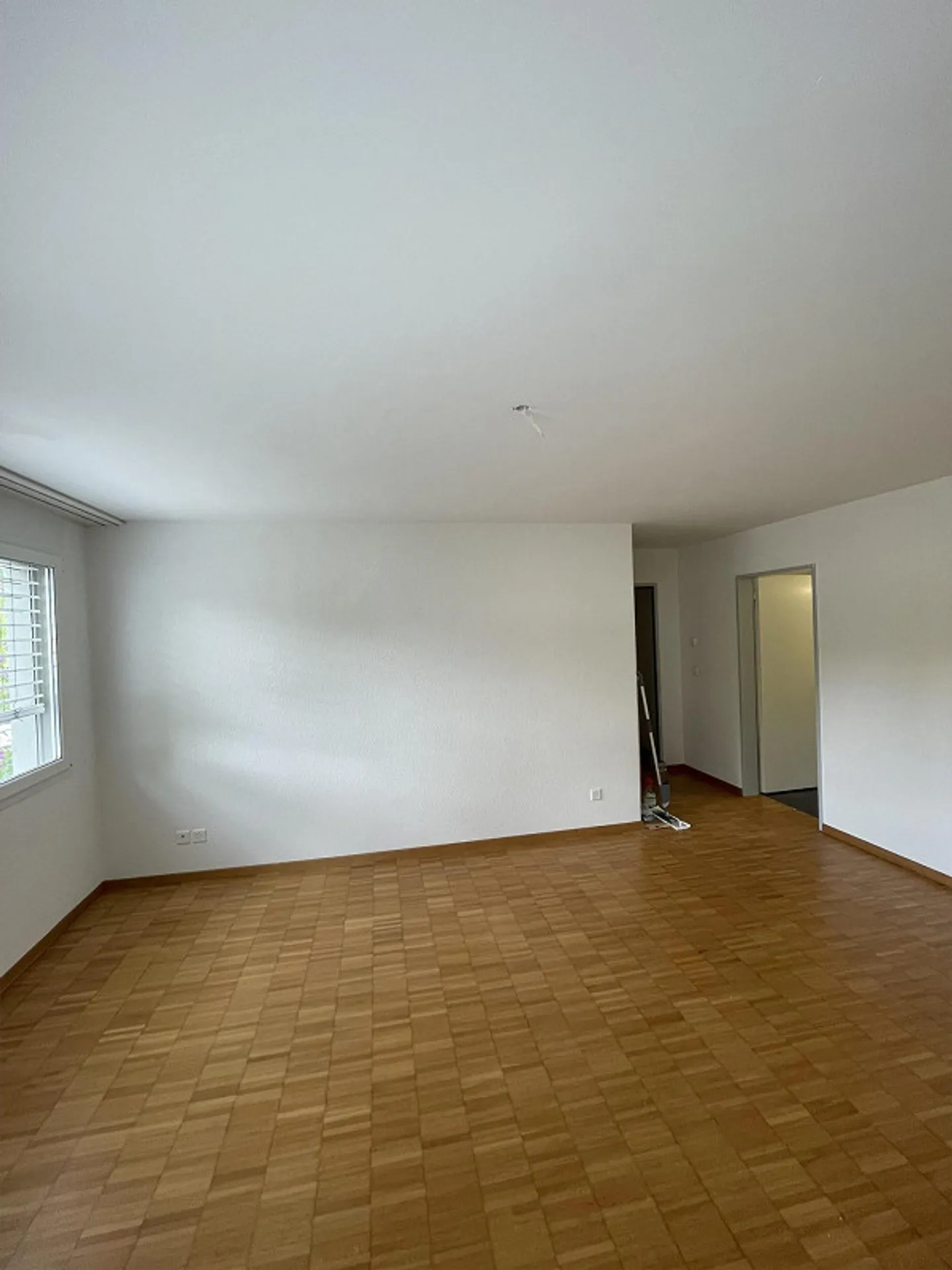Luminoso appartamento di 4,5 stanze con balcone e bella vista a Wil SG - Foto 7 di 16