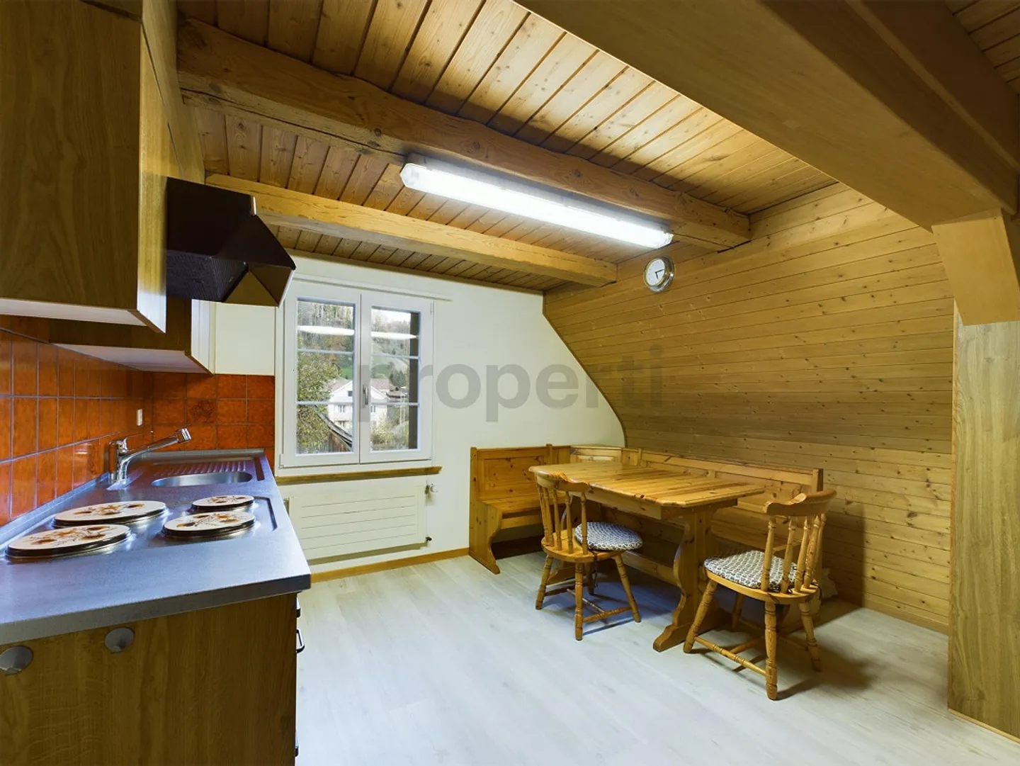 Charming 4.5-room apartment with ideal location in the center in Steg - Photo 4 of 14