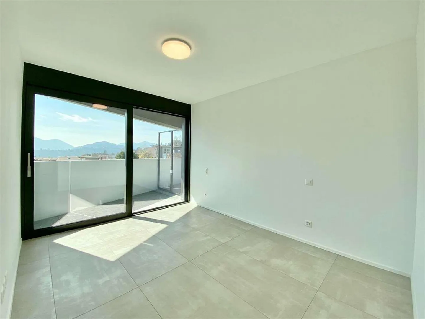 Elegant apartment with terrace in Breganzona, new building - Photo 10 of 13