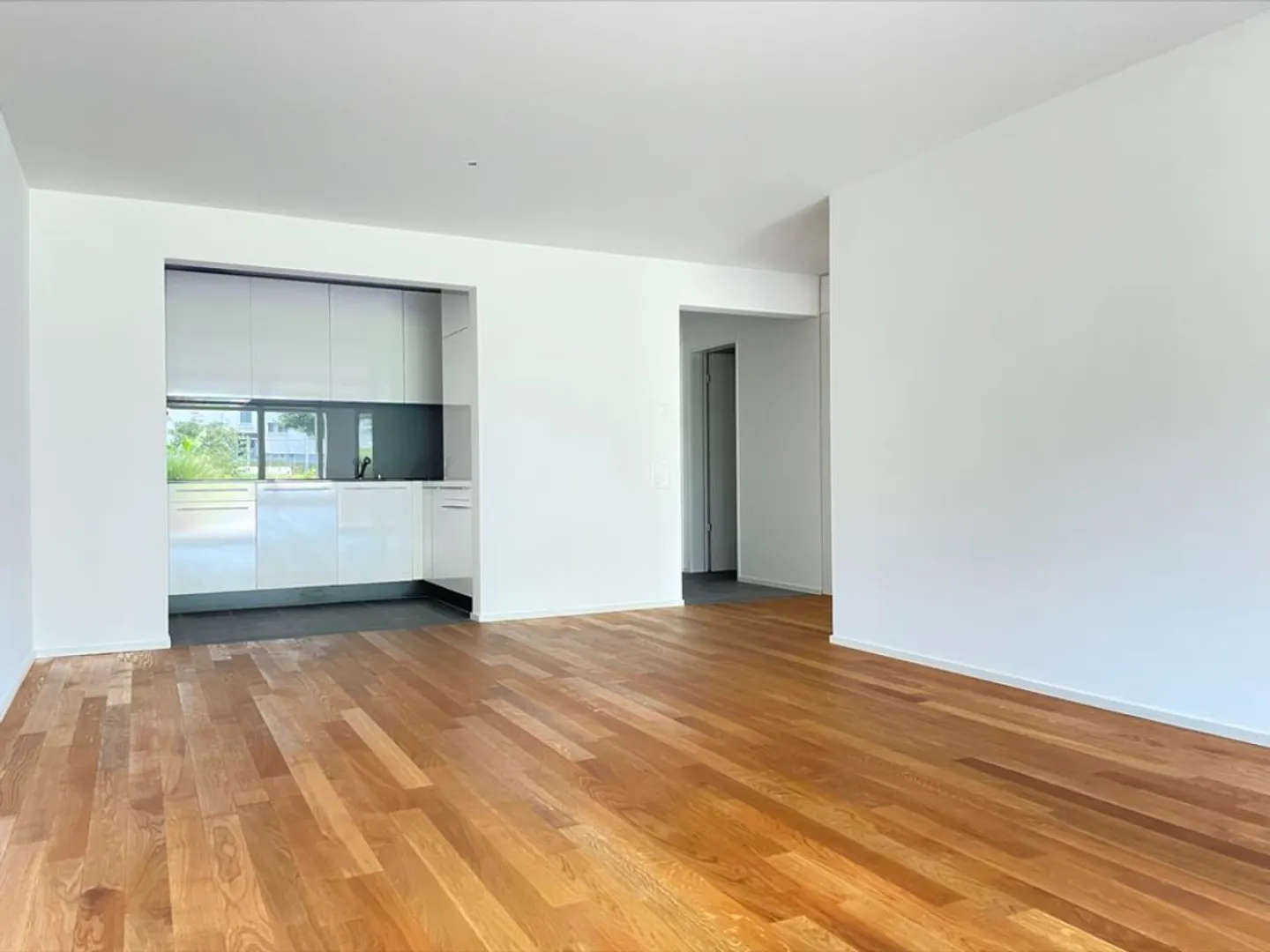 Moderne Wohnung mit Garten - Foto 3 von 8