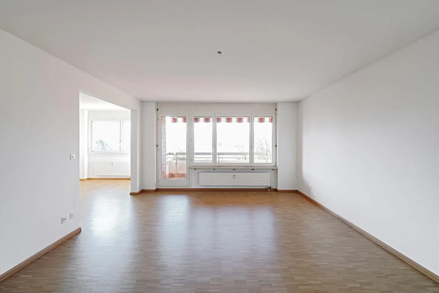 Helle 3.5-Zimmer Wohnung in Aesch - Foto 1 von 5
