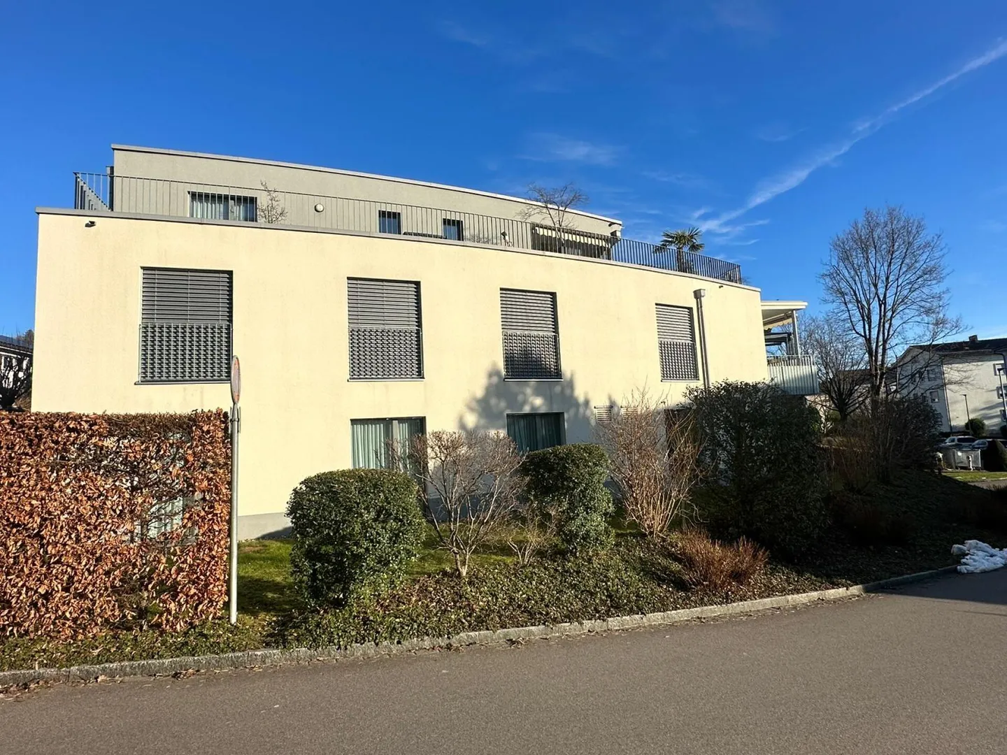 Condominium exclusif de 4,5 pièces dans un emplacement calme à Männedorf - Photo 2 sur 8