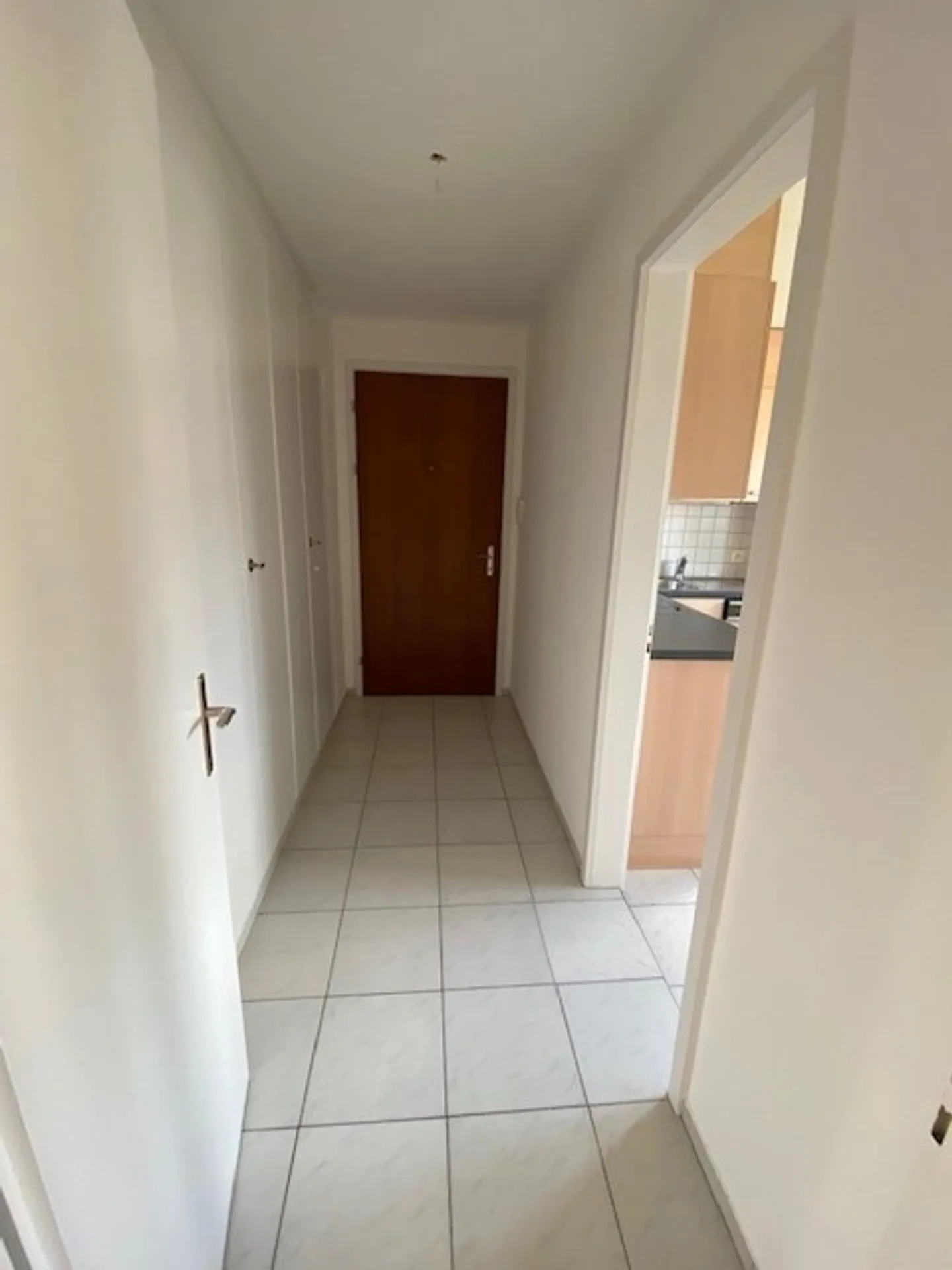 Appartement spacieux de 4,5 pièces avec balcon et garage à Wil - Photo 7 sur 13