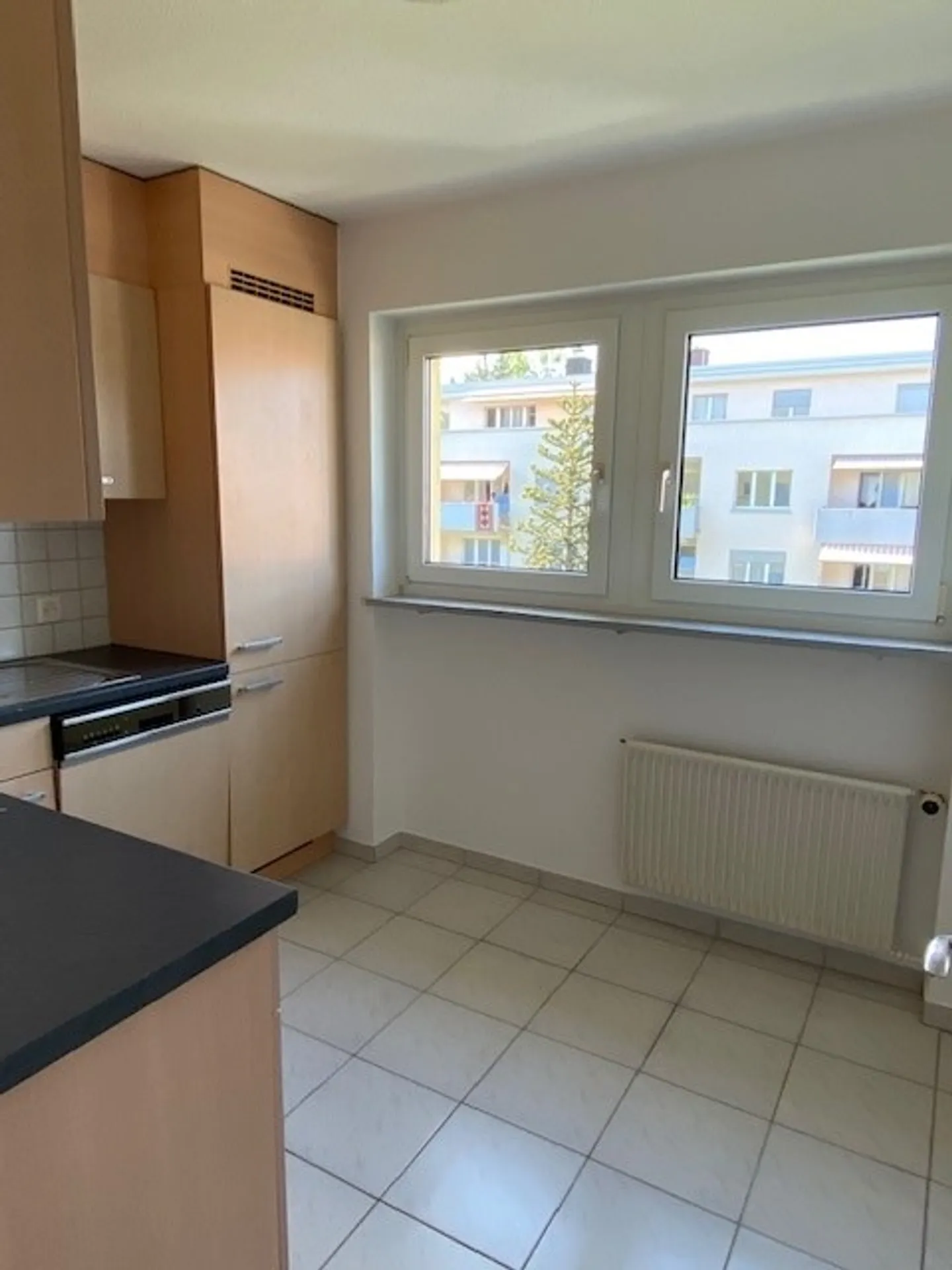 Appartement spacieux de 4,5 pièces avec balcon et garage à Wil - Photo 9 sur 13