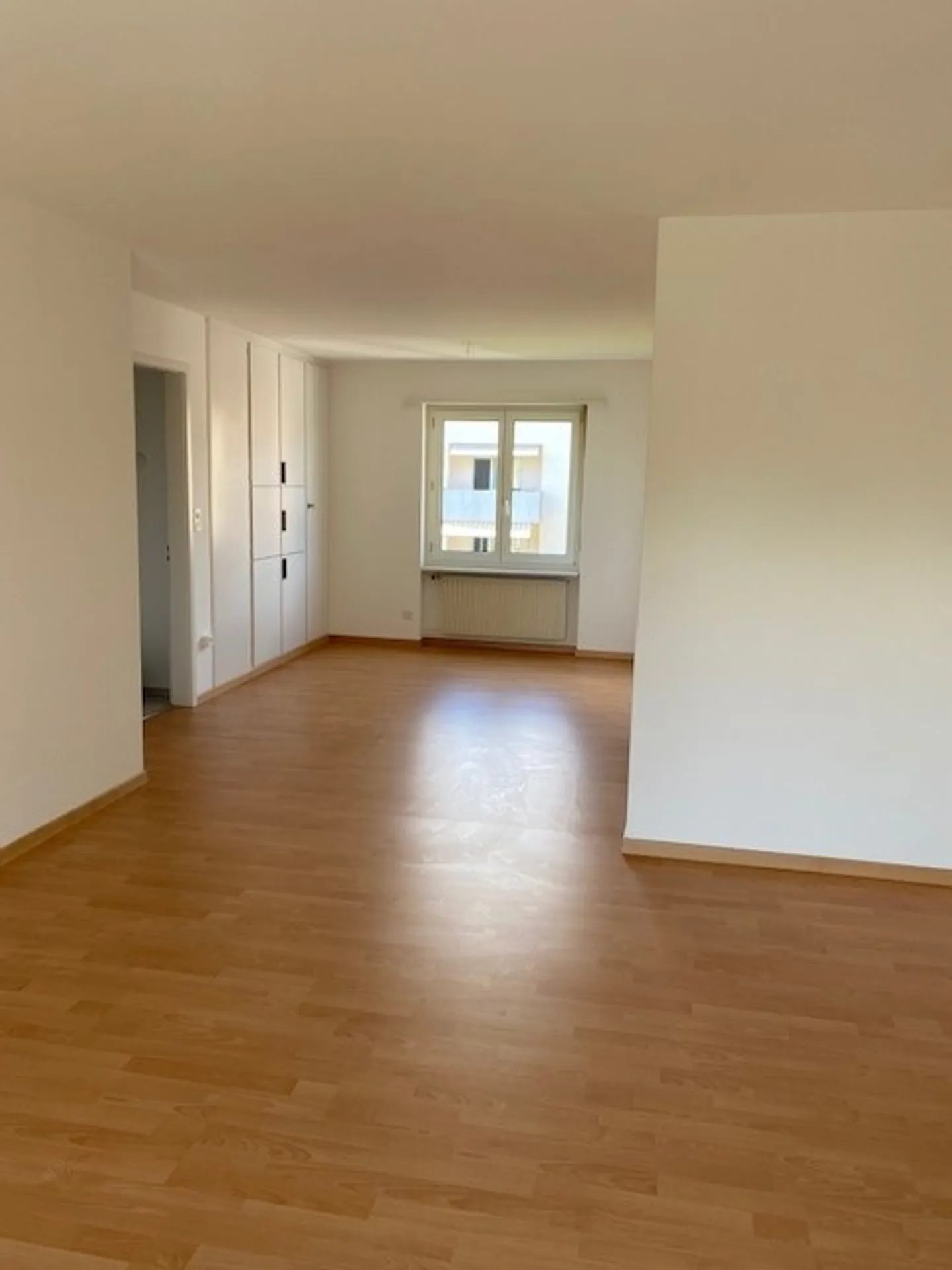 Appartement spacieux de 4,5 pièces avec balcon et garage à Wil - Photo 10 sur 13