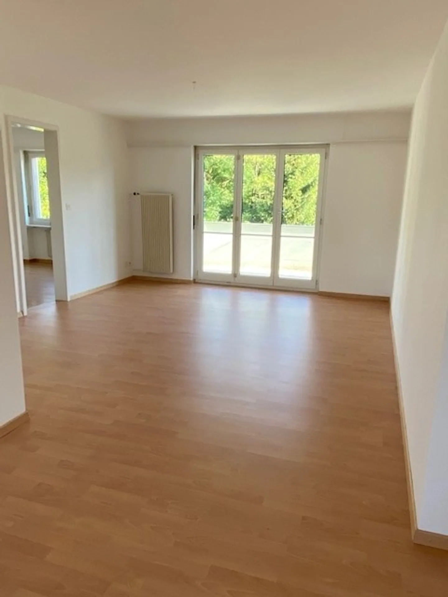 Appartement spacieux de 4,5 pièces avec balcon et garage à Wil - Photo 11 sur 13