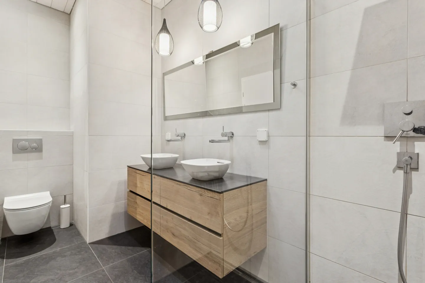 Superbe maison jumelée de 5.5 pcs à vendre à Cudrefin/Champmartin  - Foto 18 di 20