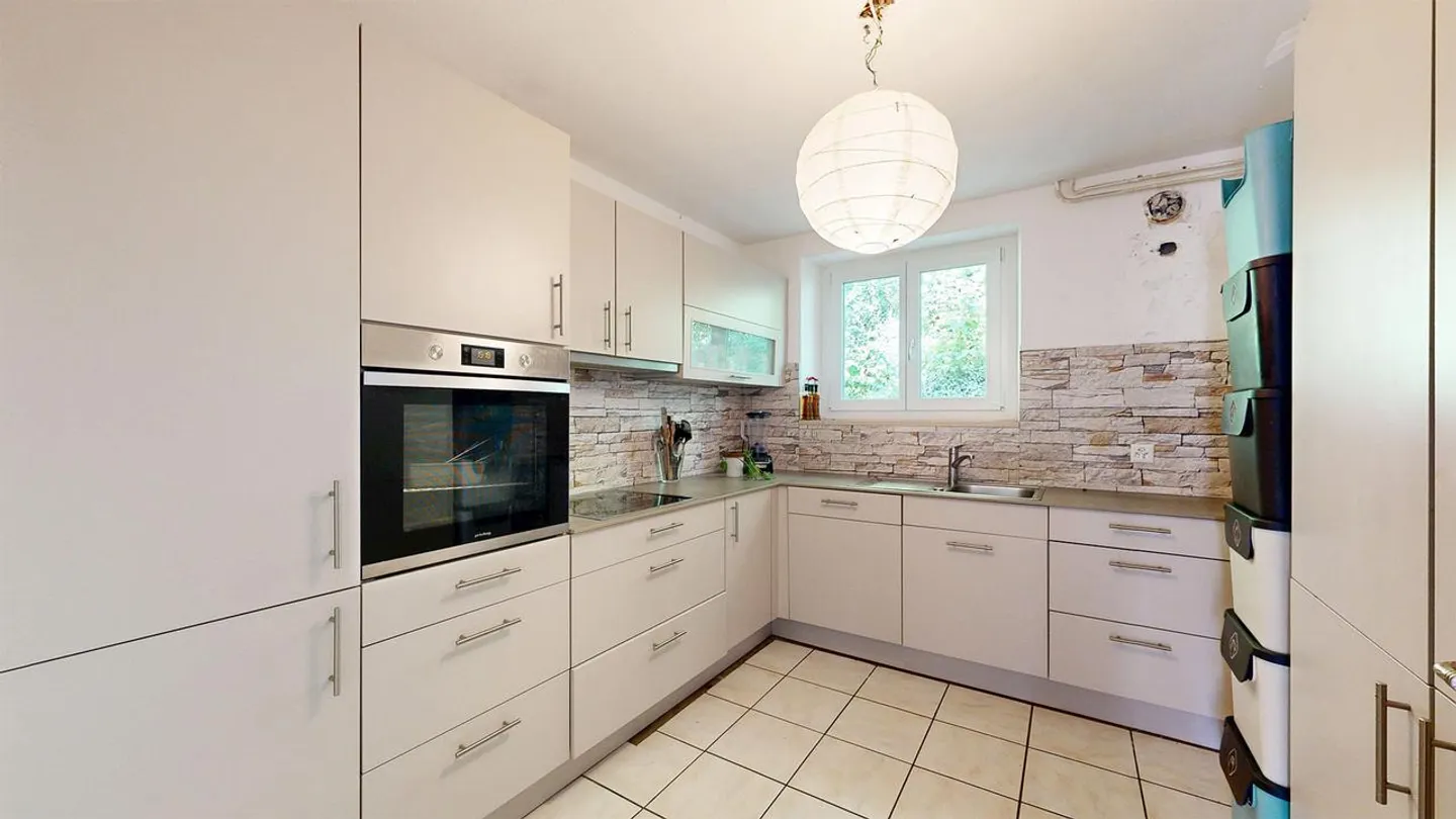 Ampia casa unifamiliare di 7 stanze con potenziale versatile - Foto 5 di 19