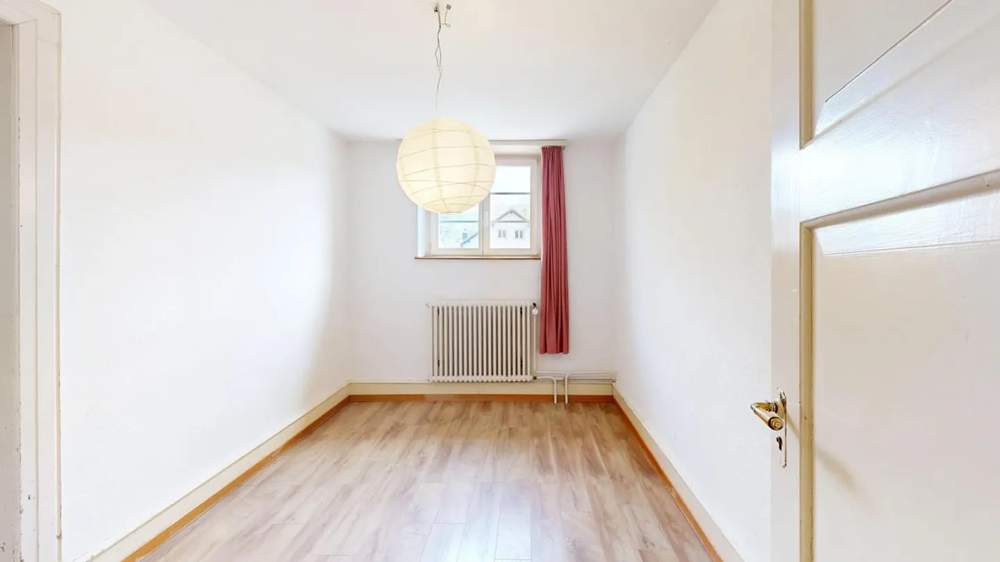 Ampia casa unifamiliare di 7 stanze con potenziale versatile - Foto 11 di 19