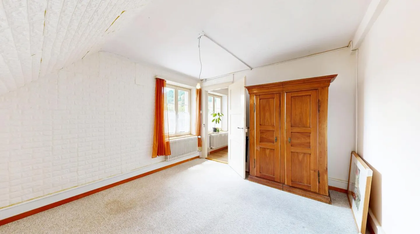 Ampia casa unifamiliare di 7 stanze con potenziale versatile - Foto 13 di 19