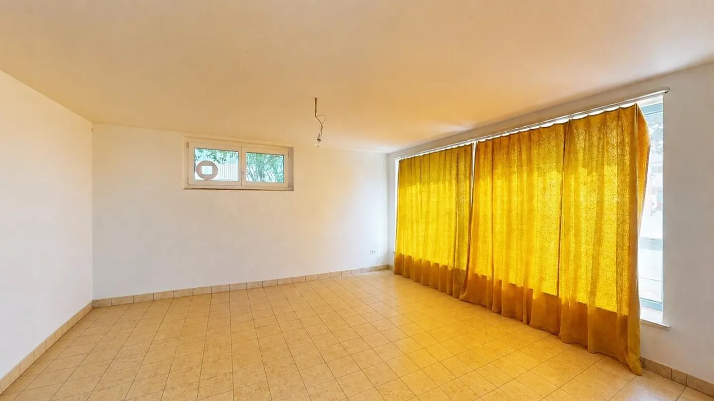 Ampia casa unifamiliare di 7 stanze con potenziale versatile - Foto 15 di 19