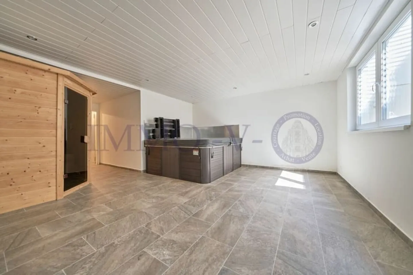 GERÄUMIGES DORFHAUS MIT BALKON UND TERRASSE 30 METER VOM SEE ENTFERNT - Foto 12 von 13