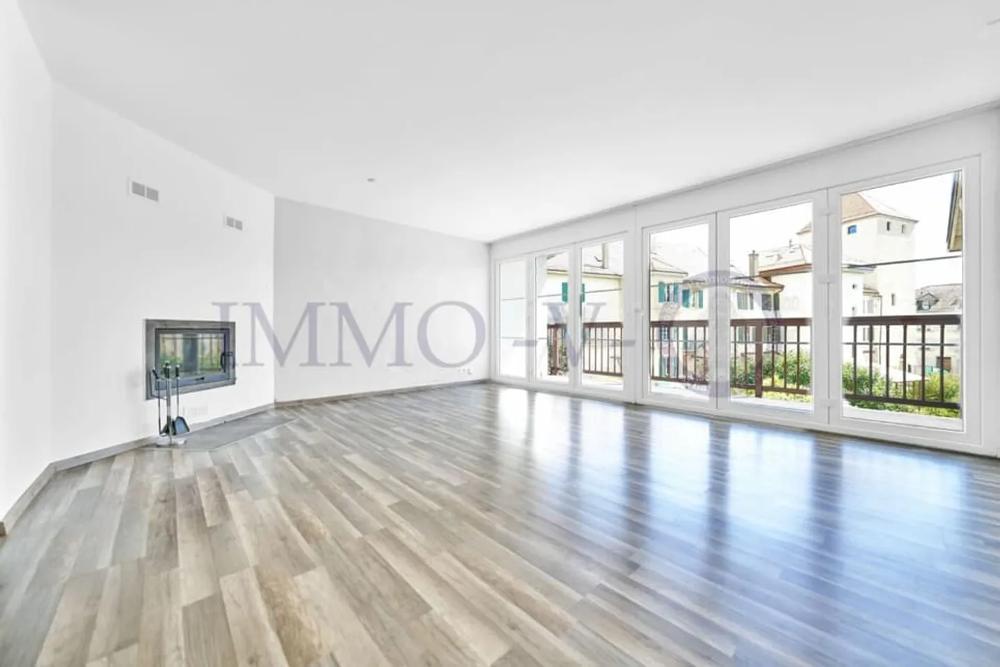 GERÄUMIGES DORFHAUS MIT BALKON UND TERRASSE 30 METER VOM SEE ENTFERNT - Foto 4 von 13