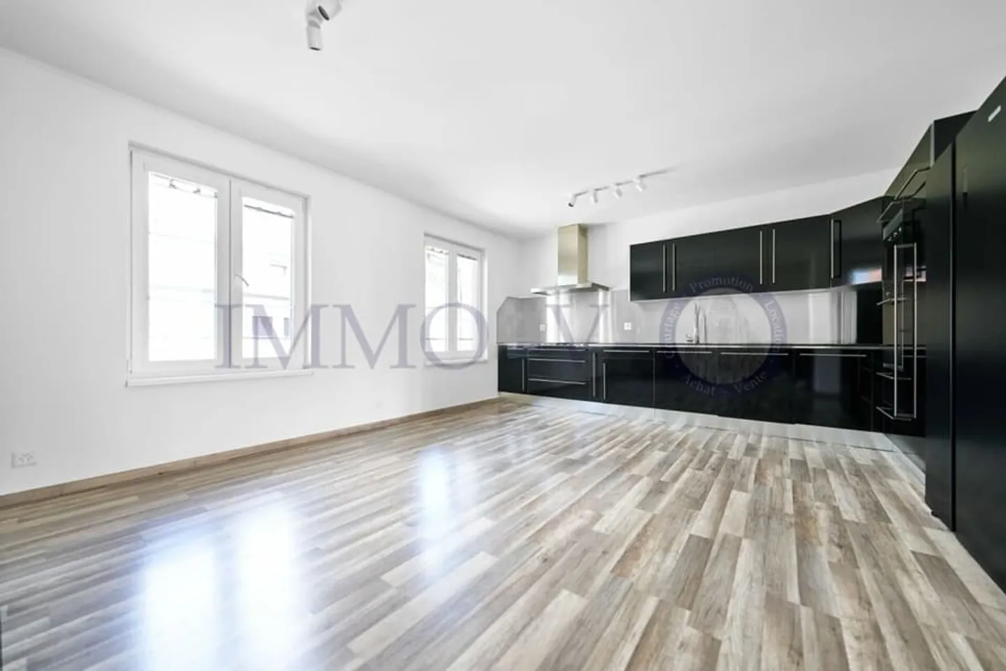 GERÄUMIGES DORFHAUS MIT BALKON UND TERRASSE 30 METER VOM SEE ENTFERNT - Foto 5 von 13