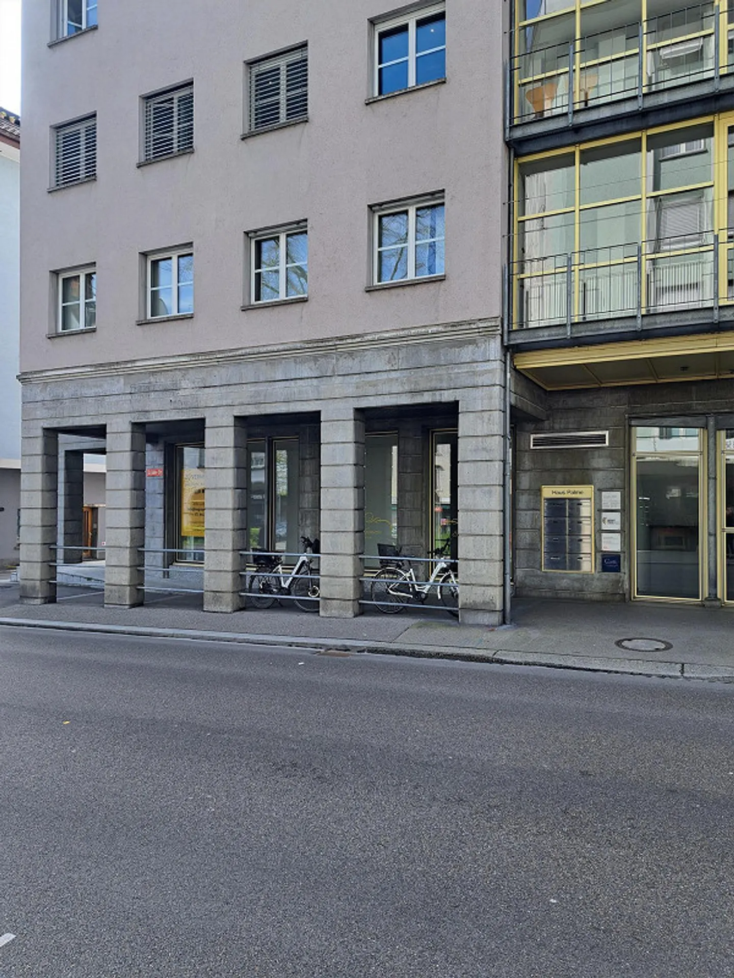 Shop/Sales Room in Central Location - Photo 1 of 3