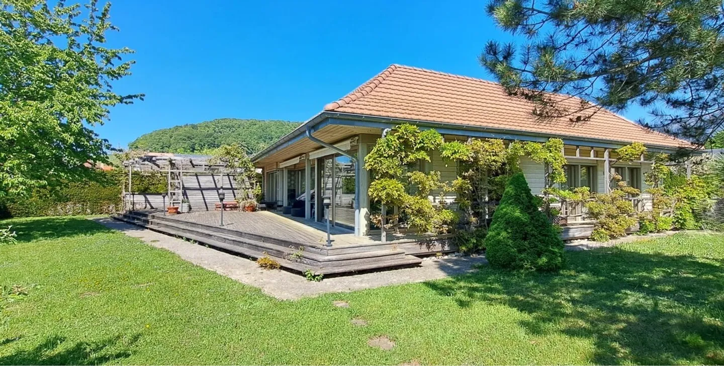 In a quiet area, magnificent villa with a view of the lake - Photo 5 of 16
