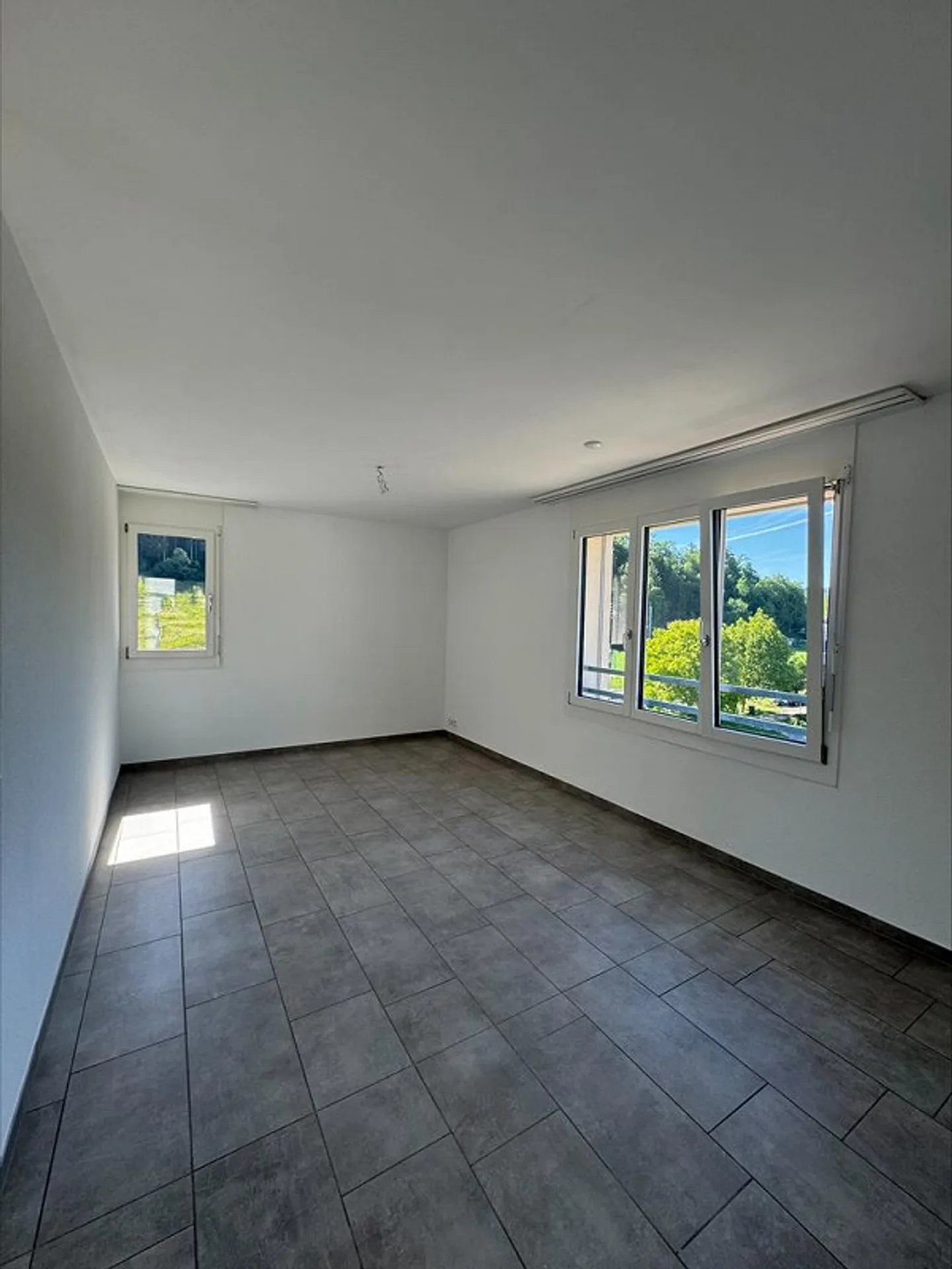 Moderne Wohnung mit Dachterrassen - Foto 3 von 9