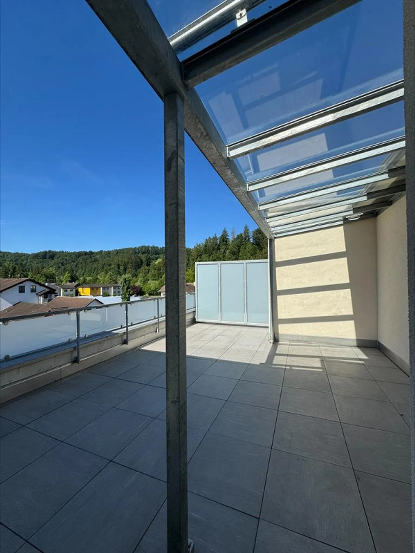 Moderne Wohnung mit Dachterrassen - Foto 7 von 9