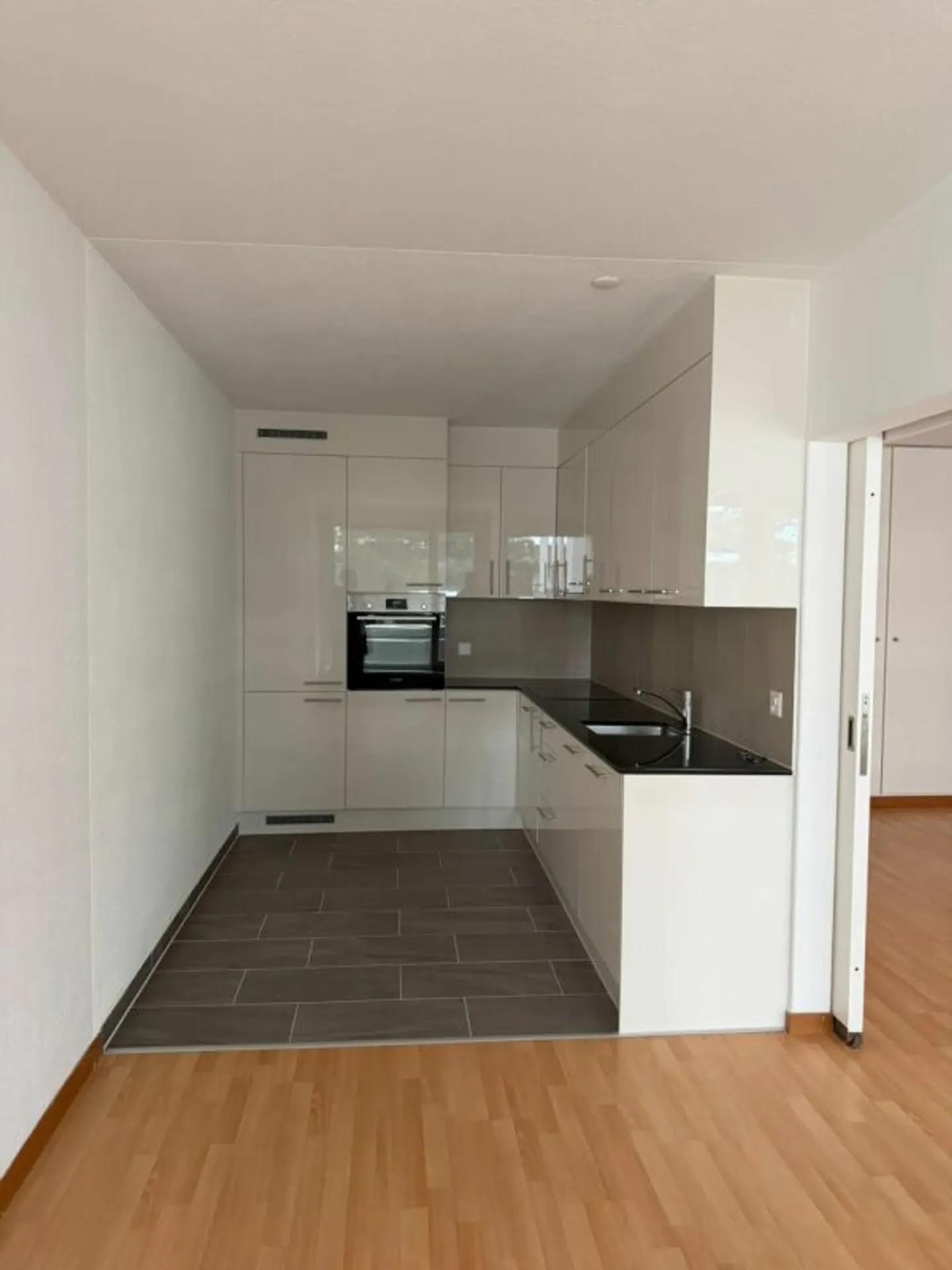 Appartement spacieux 3.5 pièces - Photo 2 sur 8