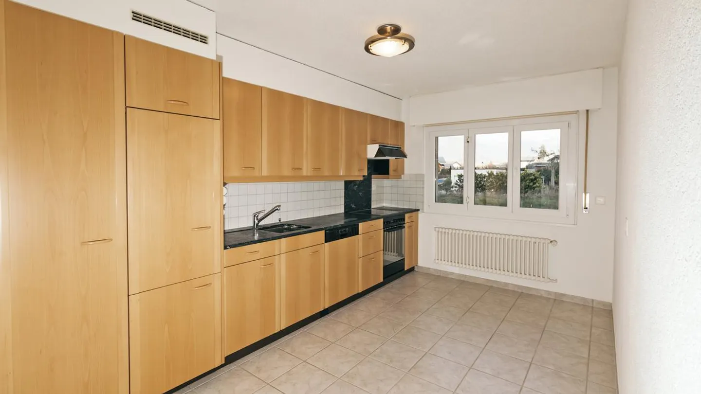 FOR SALE CHARMING APARTMENT 3.5 ROOMS IN APROZ - Photo 2 of 8