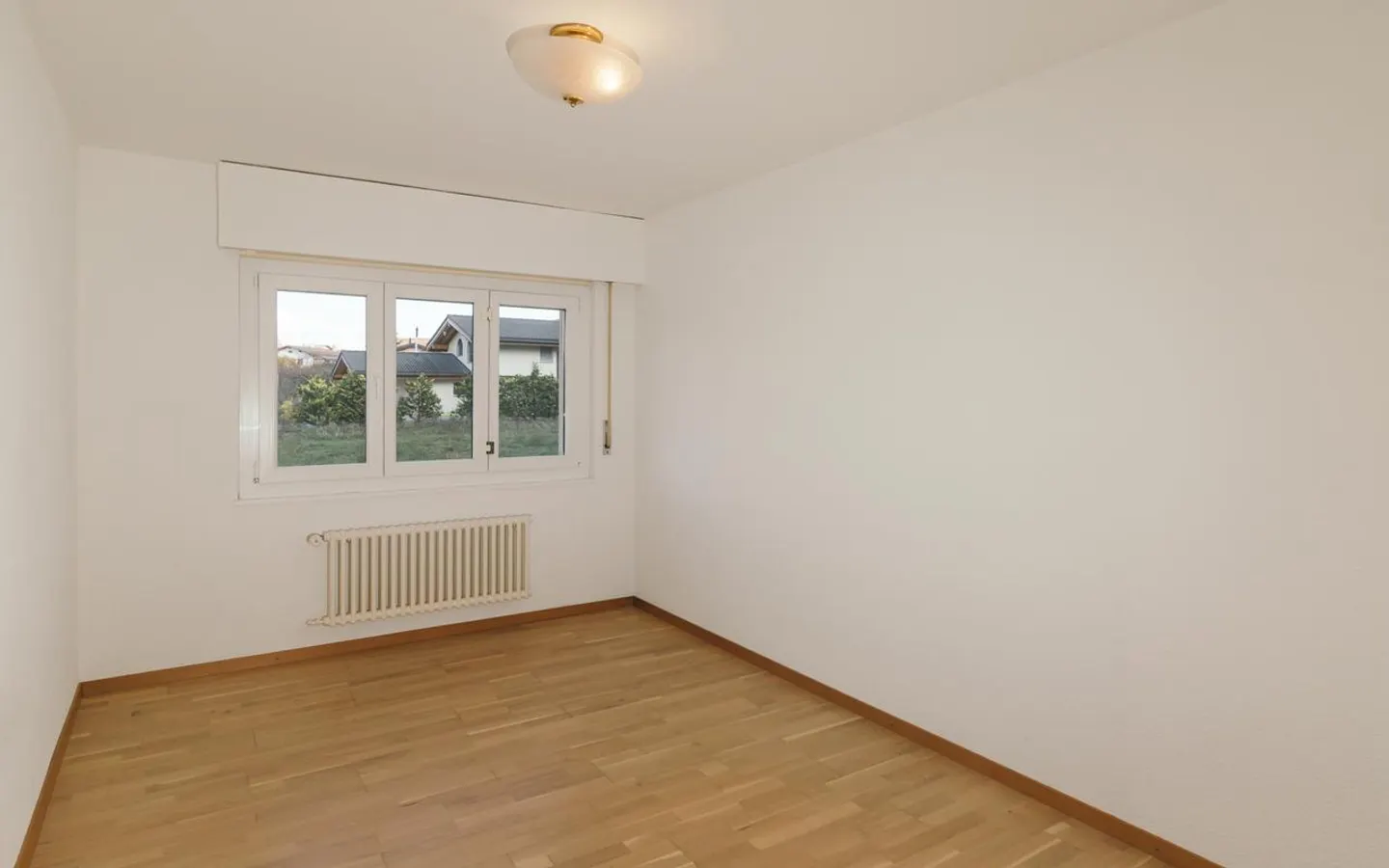 FOR SALE CHARMING APARTMENT 3.5 ROOMS IN APROZ - Photo 5 of 8