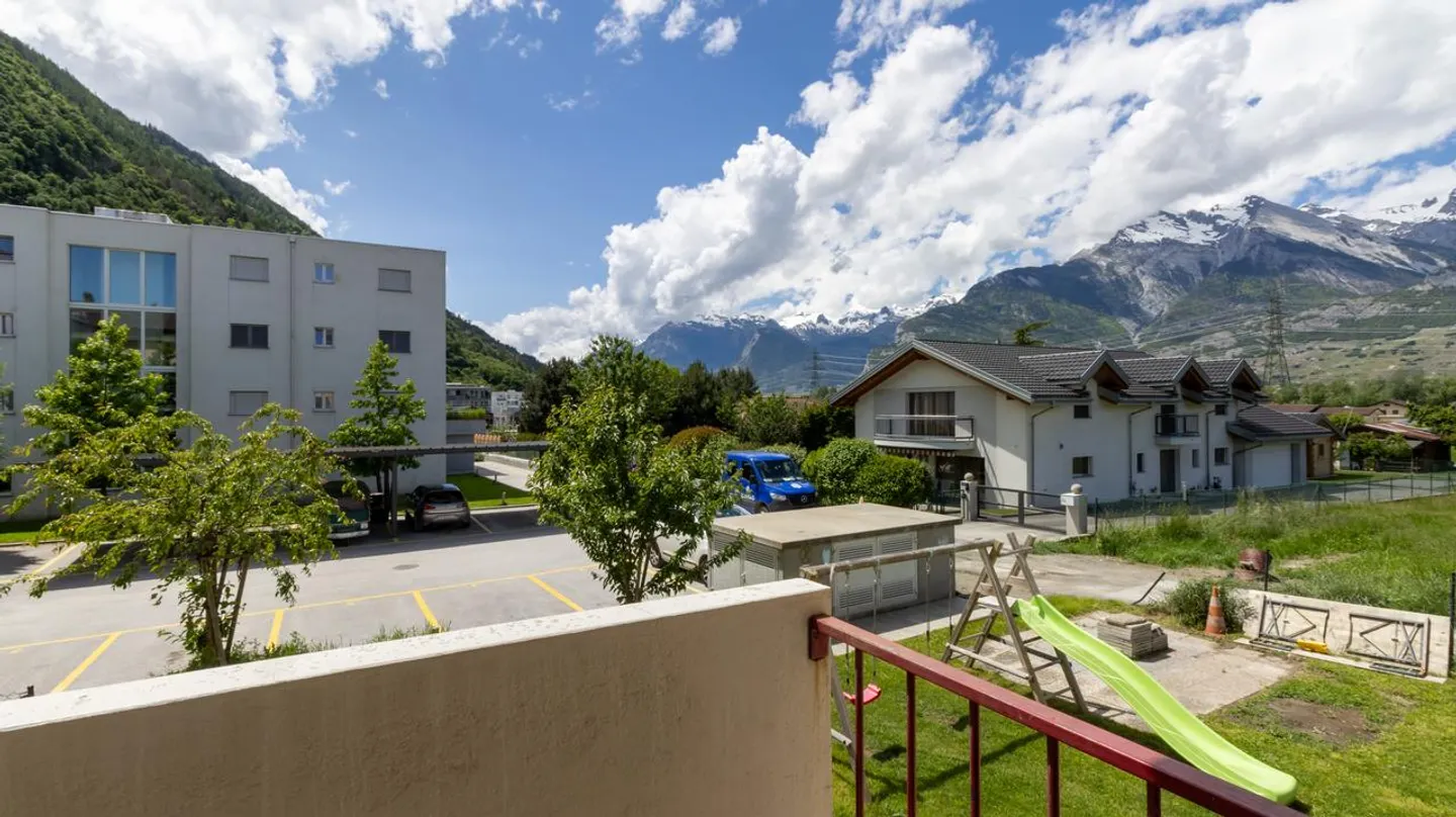 FOR SALE CHARMING APARTMENT 3.5 ROOMS IN APROZ - Photo 7 of 8
