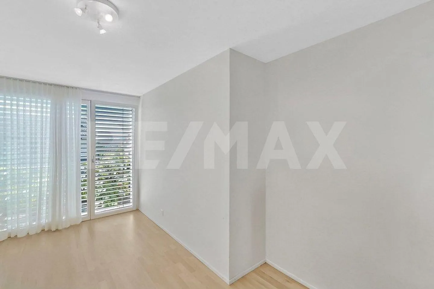 Casa unifamiliare 5.5 locali, WF 177 m², GF 621 m², BJ 2001, Terrazza 73 m², 4 locali, 1 garage... - Foto 10 di 13