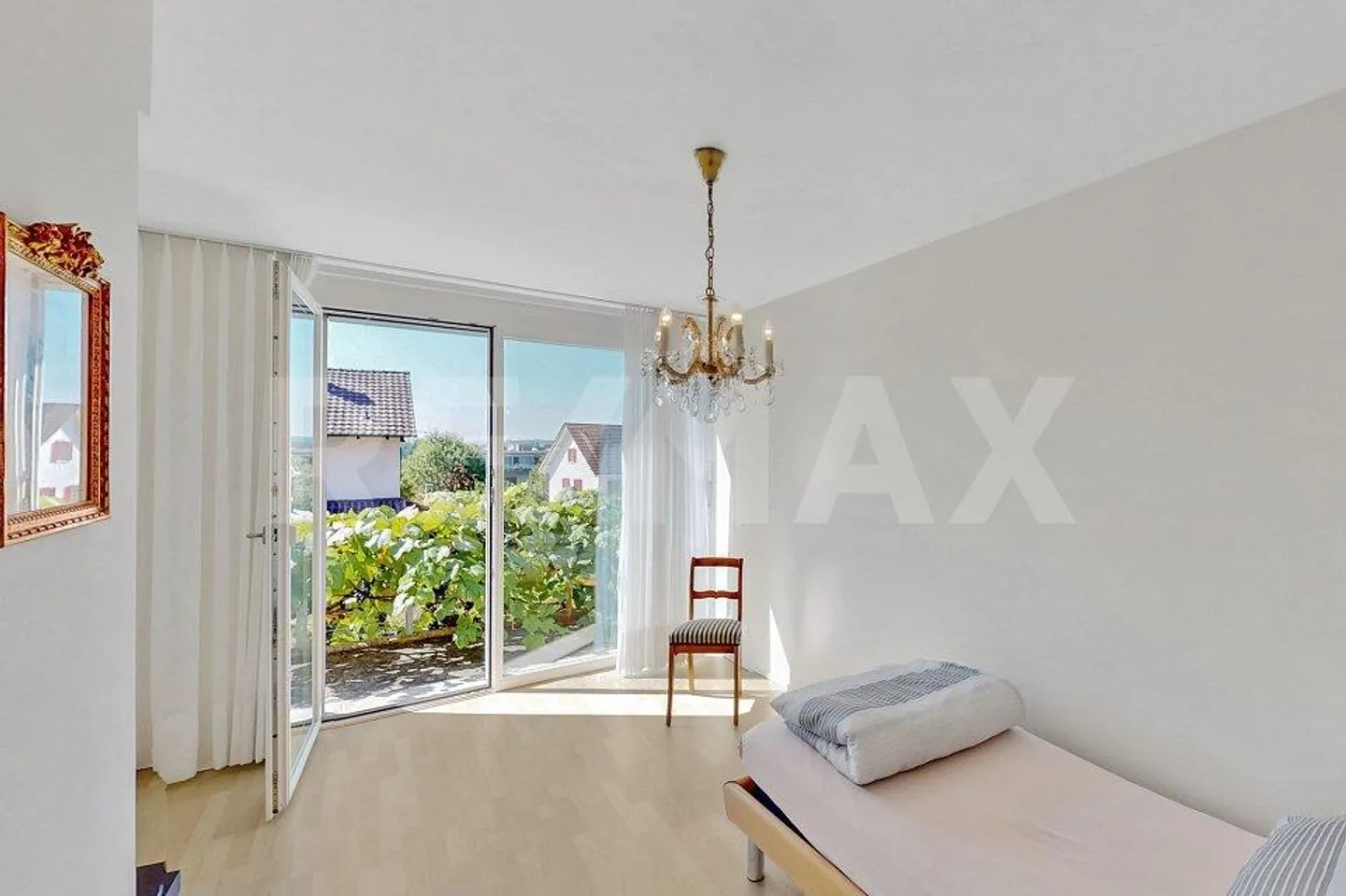 Casa unifamiliare 5.5 locali, WF 177 m², GF 621 m², BJ 2001, Terrazza 73 m², 4 locali, 1 garage... - Foto 11 di 13