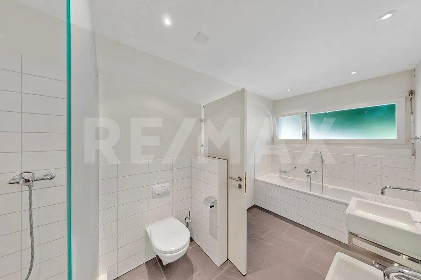 Casa unifamiliare 5.5 locali, WF 177 m², GF 621 m², BJ 2001, Terrazza 73 m², 4 locali, 1 garage... - Foto 12 di 13