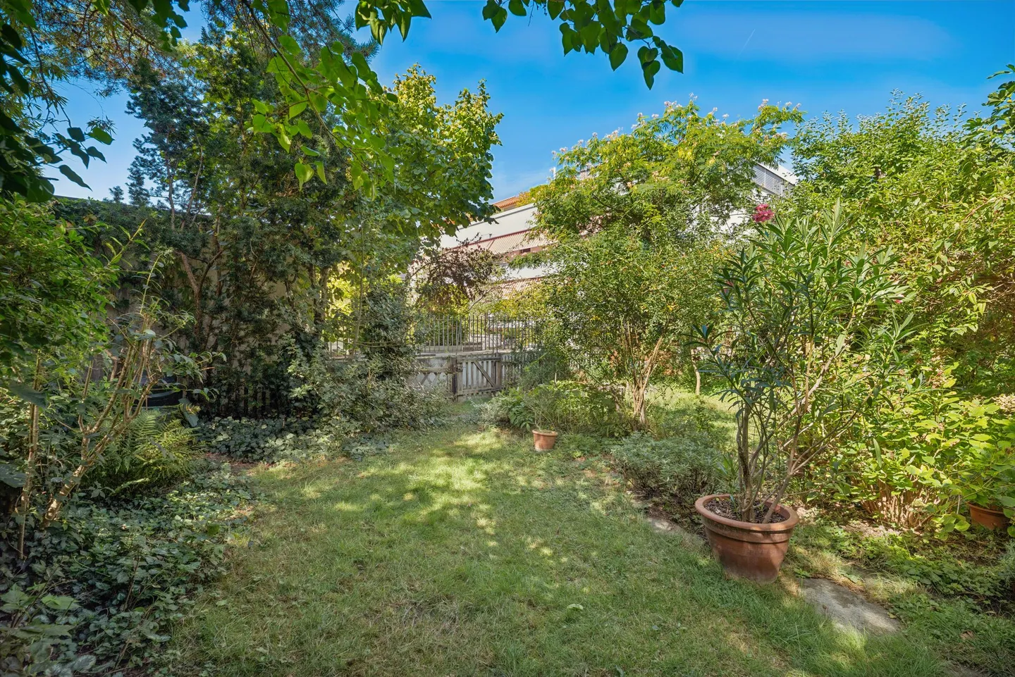 Casa a schiera affascinante con giardino - Foto 6 di 7
