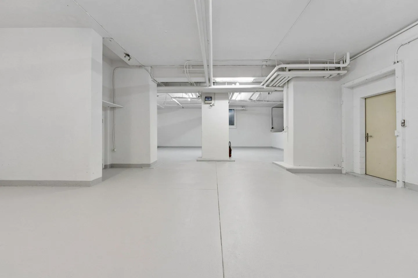 Are you looking for a commercial space in a central location with daylight...? - Photo 4 of 5