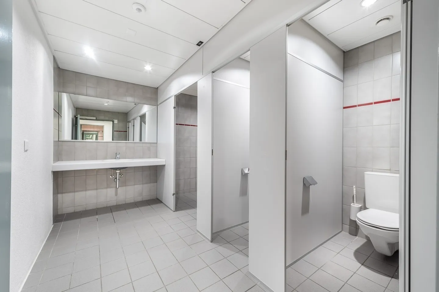 Modern Office Space in Dübendorf - Photo 8 of 12