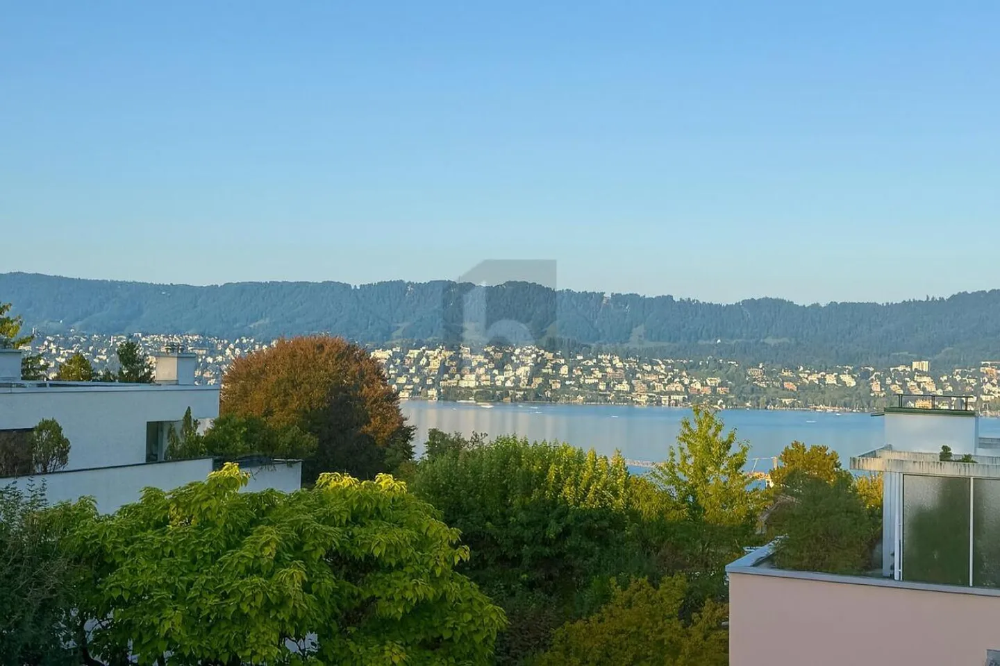 Oasi abitativa arredata con vista lago - Foto 1 di 6
