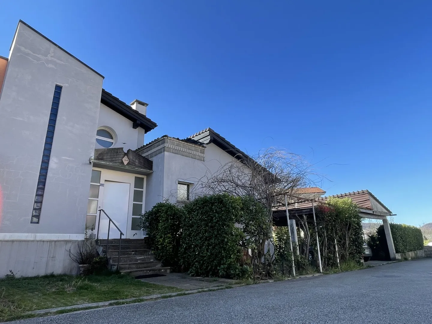 Interessante casa unifamiliare con appartamento indipendente e giardino - Foto 7 di 11