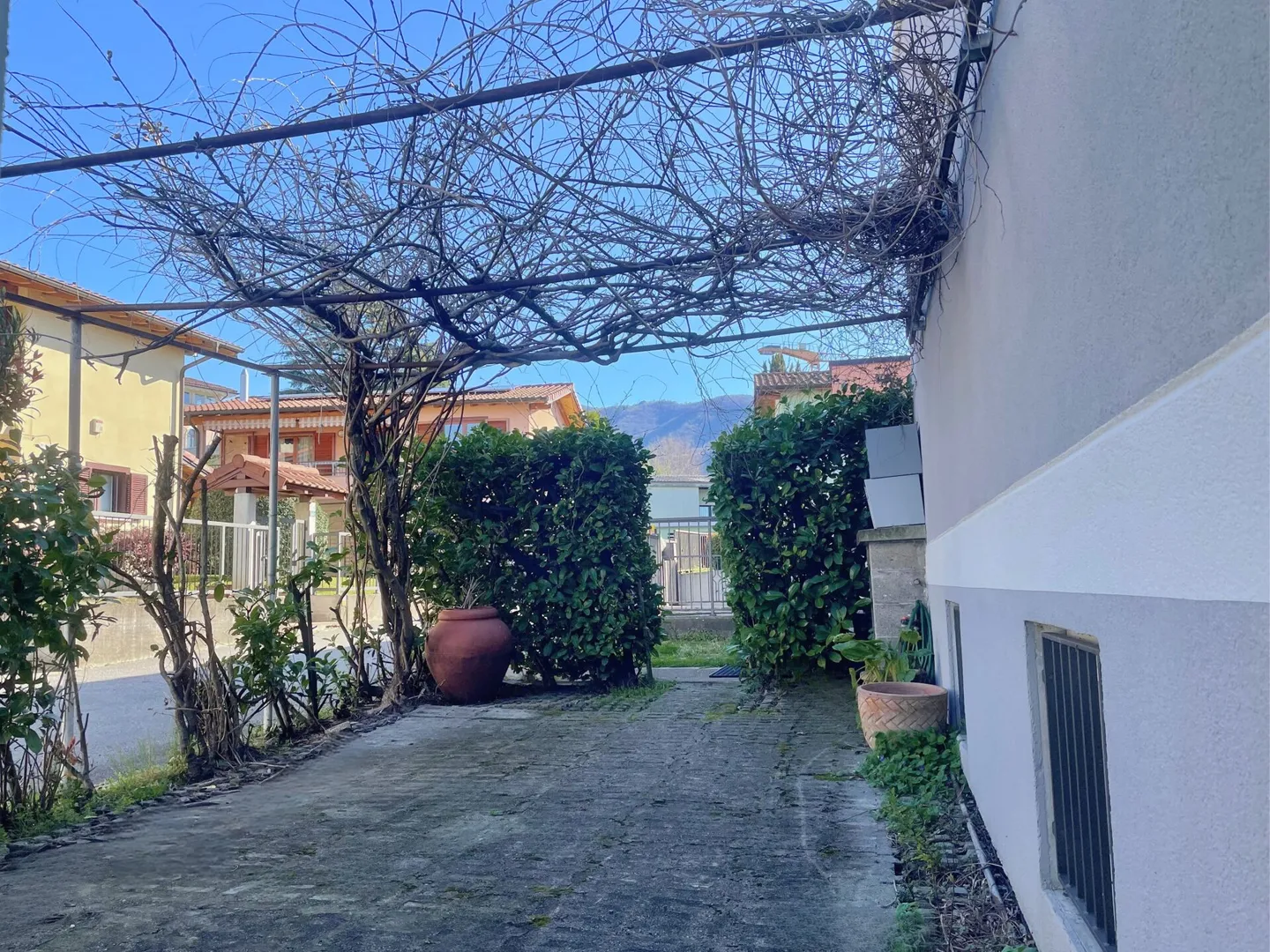 Interessante casa unifamiliare con appartamento indipendente e giardino - Foto 11 di 11