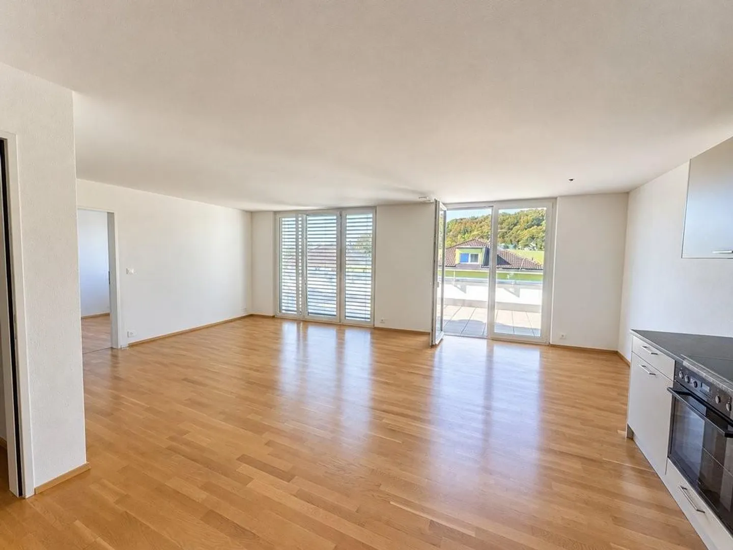Age-appropriate and modern 2.5 room apartment - Photo 2 of 4