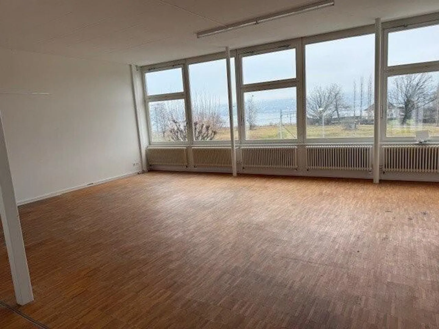 Attraktiver Gewerberaum im Erdgeschoss mit Seesicht - Foto 2 von 4