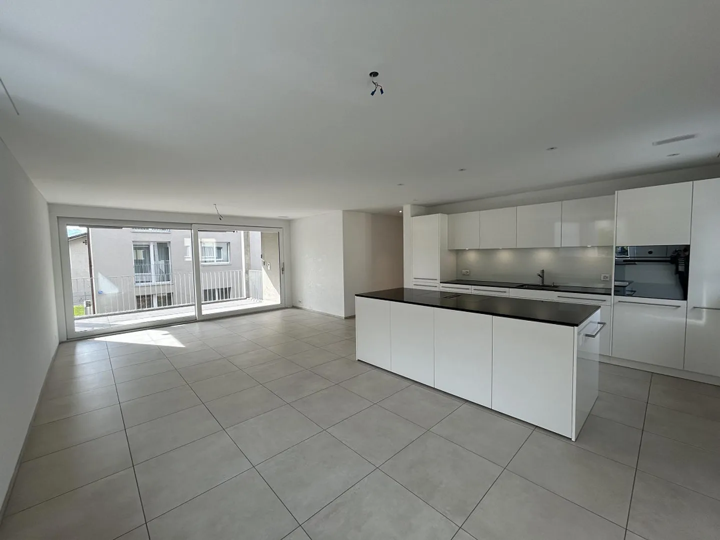 Appartamento moderno di 4,5 stanze in affitto - Foto 2 di 9