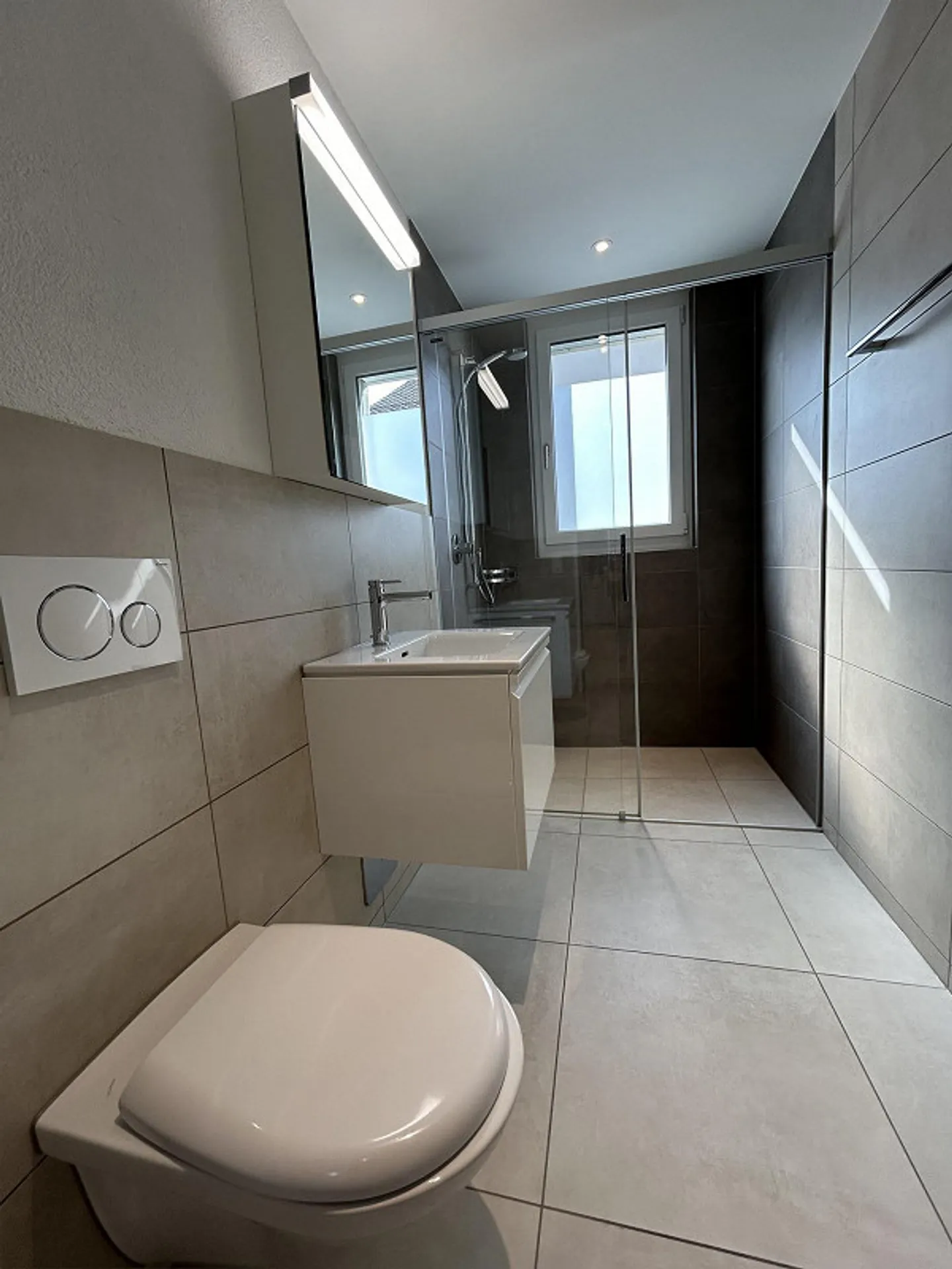 Appartamento moderno di 4,5 stanze in affitto - Foto 3 di 9