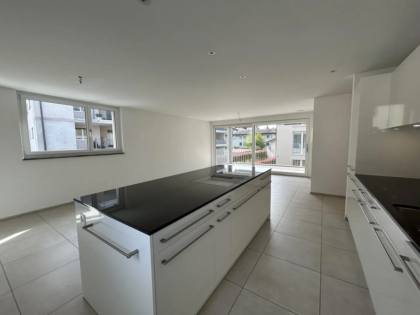 Appartamento moderno di 4,5 stanze in affitto - Foto 1 di 9