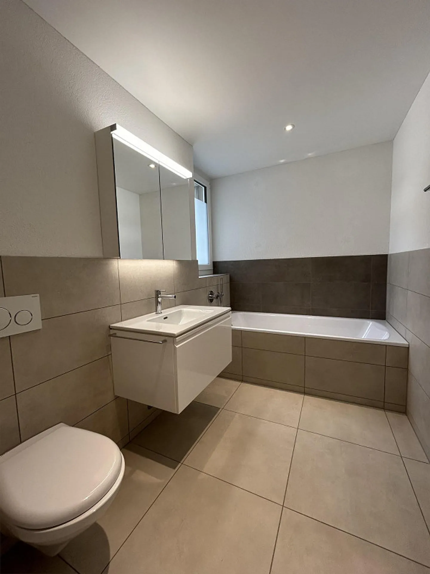 Appartamento moderno di 4,5 stanze in affitto - Foto 4 di 9