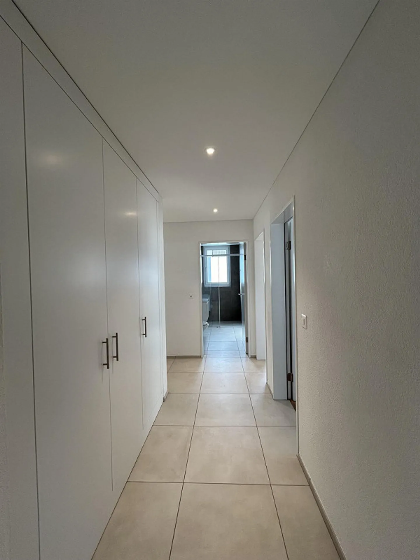 Appartamento moderno di 4,5 stanze in affitto - Foto 6 di 9