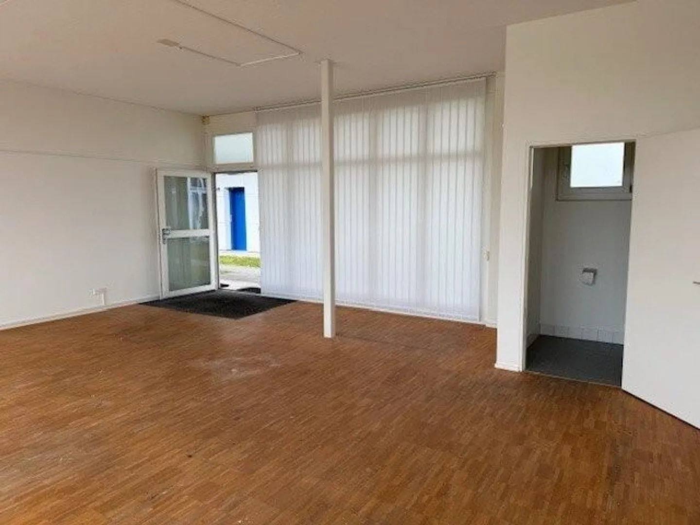 Attraktiver Gewerberaum im Erdgeschoss mit Seesicht - Foto 4 von 4