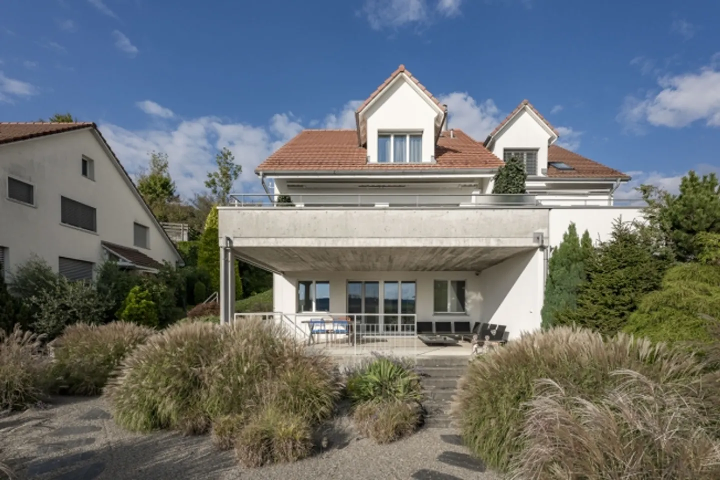 Casa bifamiliare soleggiata in una posizione elevata privilegiata - Foto 2 di 11