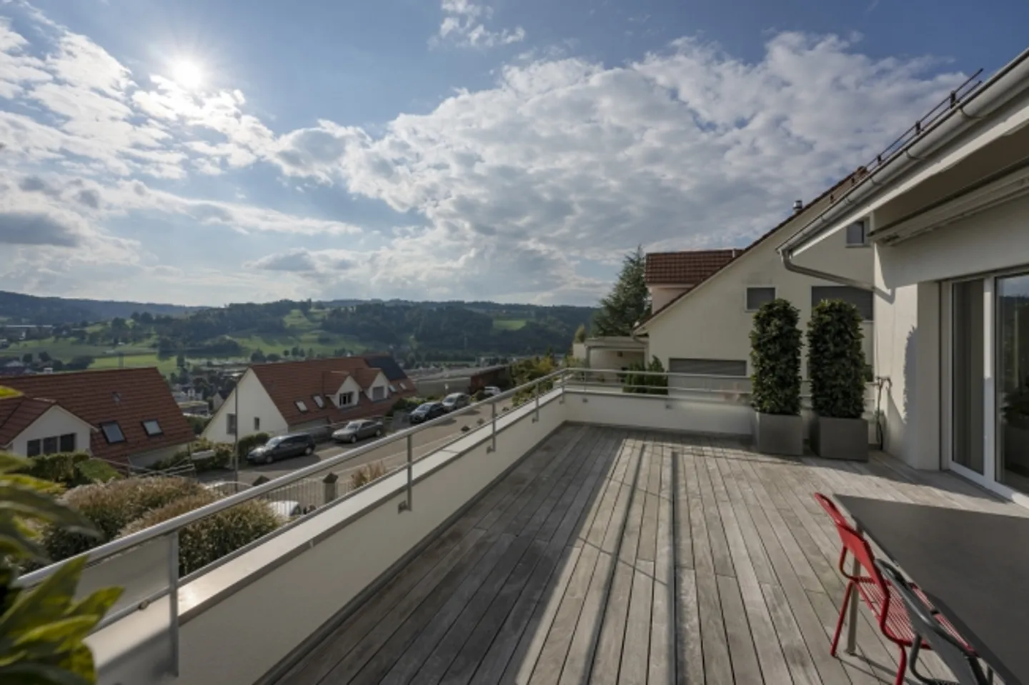 Casa bifamiliare soleggiata in una posizione elevata privilegiata - Foto 3 di 11