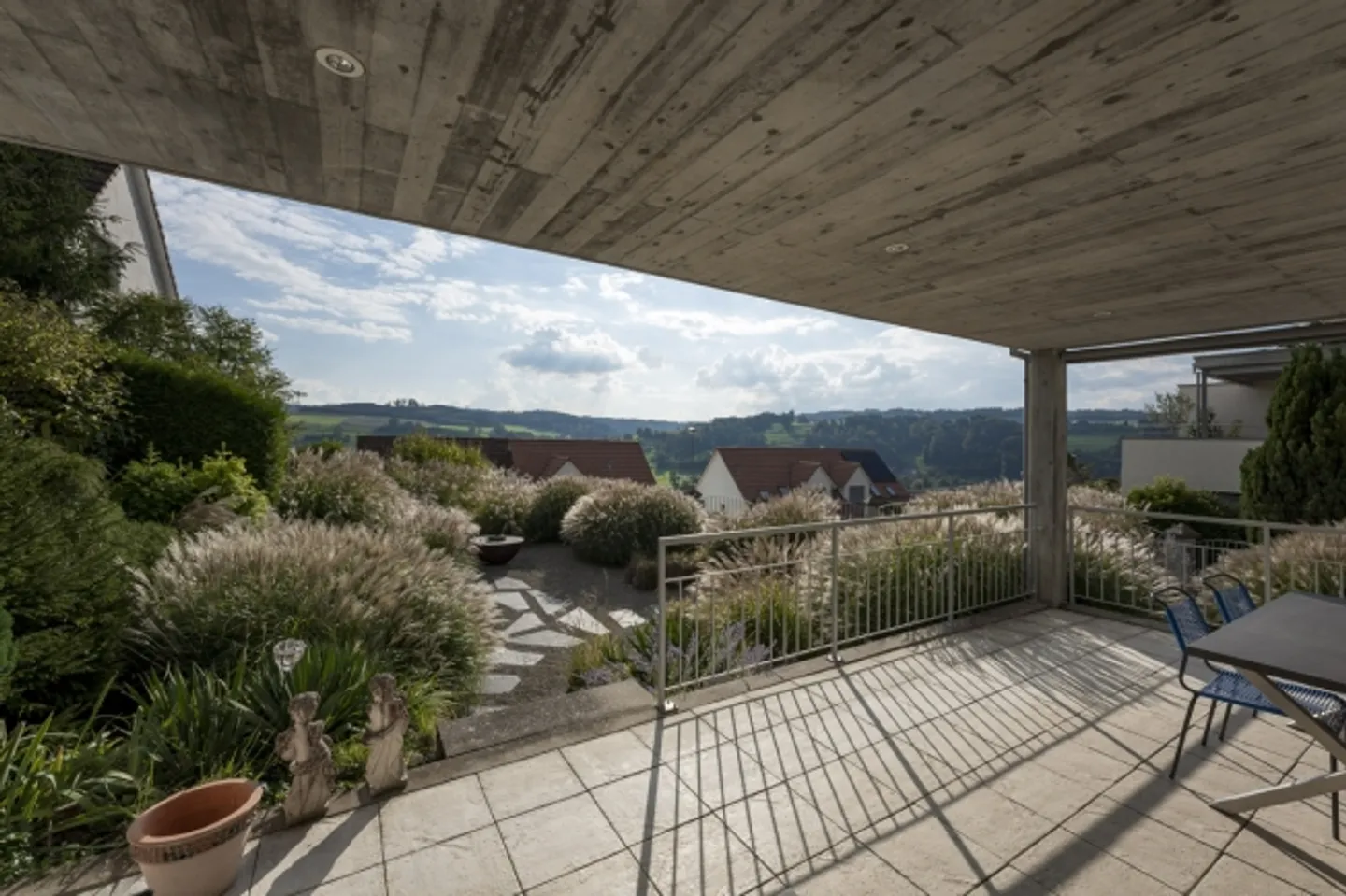 Casa bifamiliare soleggiata in una posizione elevata privilegiata - Foto 4 di 11