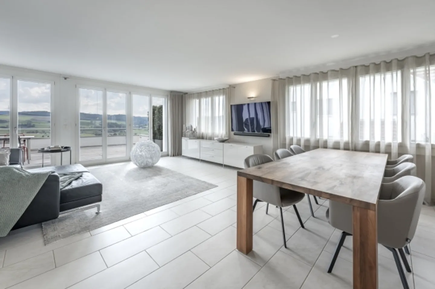 Casa bifamiliare soleggiata in una posizione elevata privilegiata - Foto 6 di 11