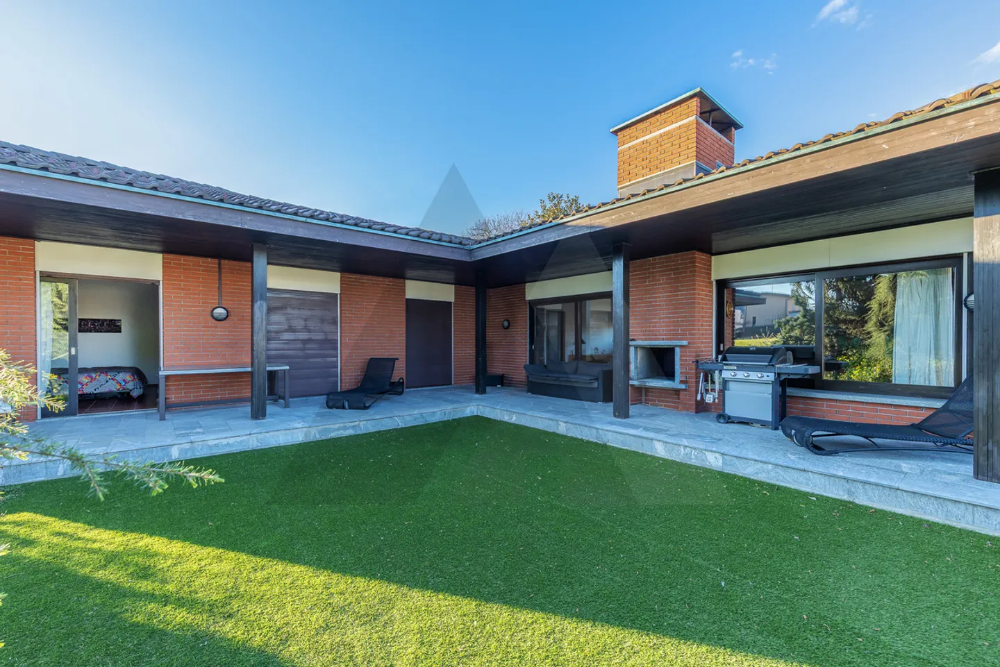 DETACHED HOUSE WITH LARGE LAND IN SAN PIETRO DI STABIO - Photo 3 of 14