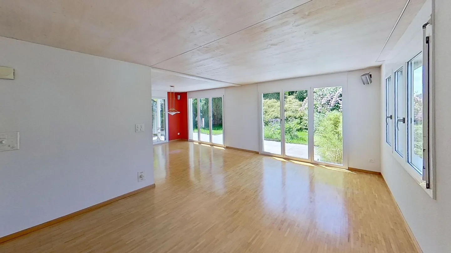 Casa unifamiliare ben tenuta con appartamento separato in una posizione soleggiata con vista a Herisau - Foto 3 di 17