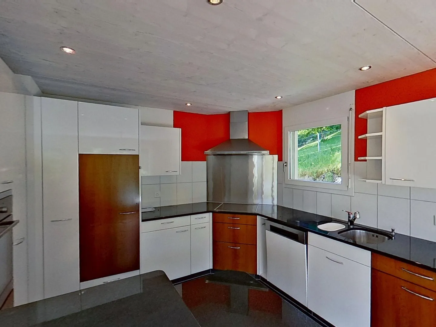 Casa unifamiliare ben tenuta con appartamento separato in una posizione soleggiata con vista a Herisau - Foto 5 di 17
